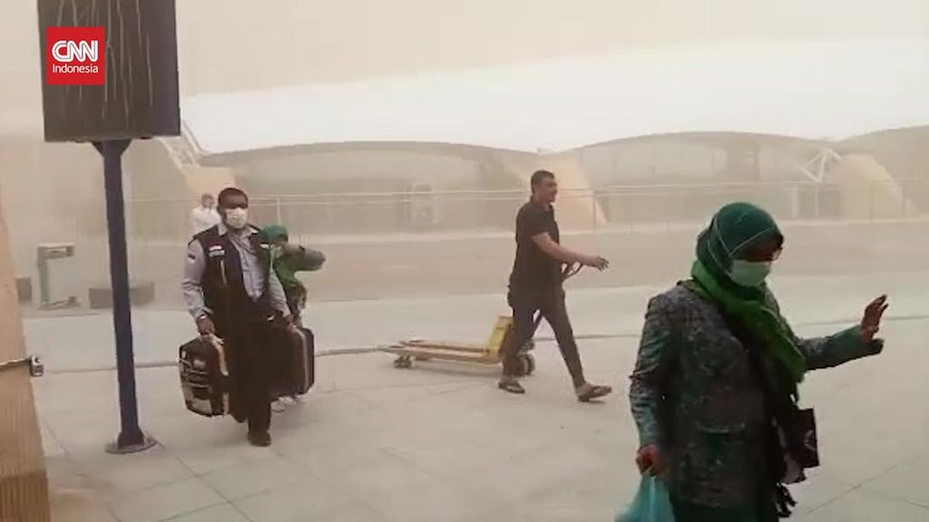 VIDEO: Panik Jemaah Haji RI Saat Badai Pasir Landa Madinah